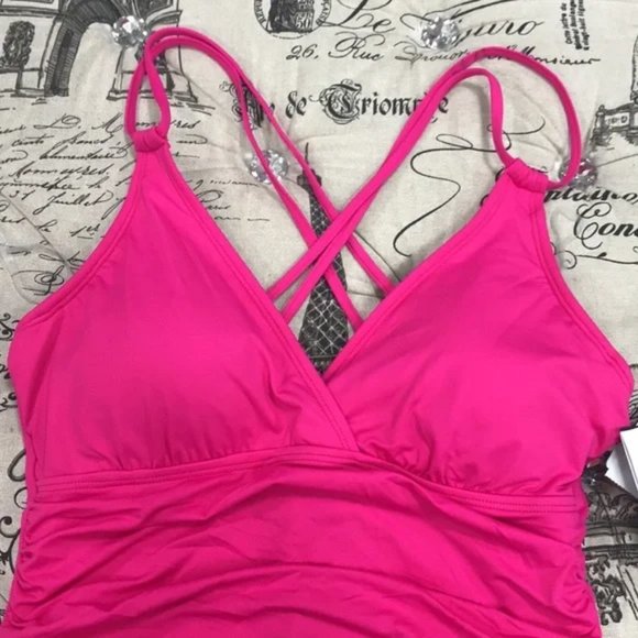 La Blanca Island Goddess Tummy-Control Swimsuit - Picture 4 of 8